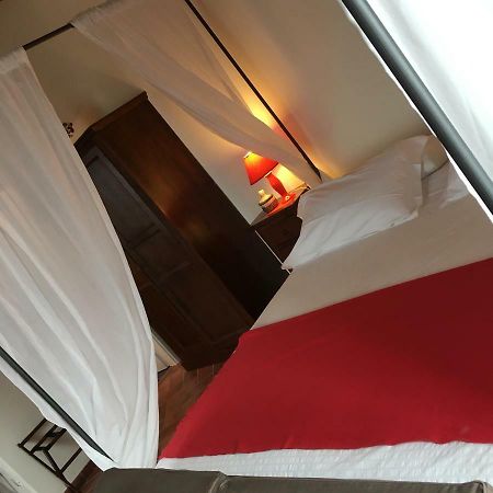 B&B In Piazza Монтериджони Екстериор снимка