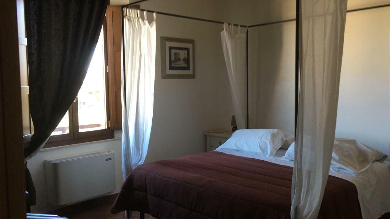 B&B In Piazza Монтериджони Екстериор снимка